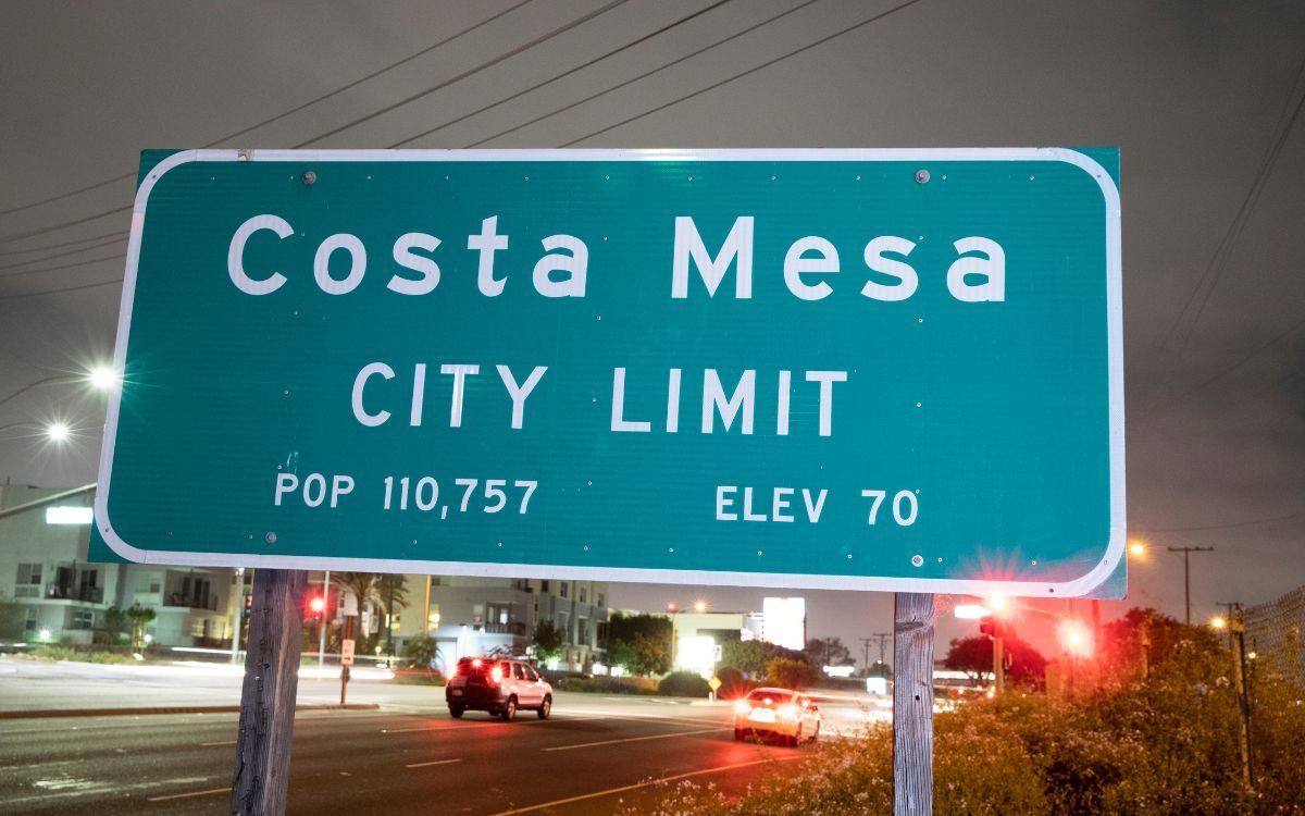 costa mesa city sign