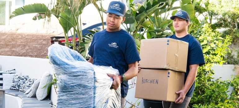 movers Costa Mesa residents trust moving boxes